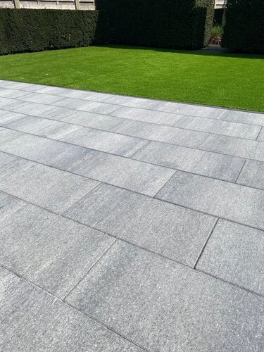 megategels betontegels stone&style carreau marbre gris 60x30x6 oprit terras grijs genuanceerd strak modern