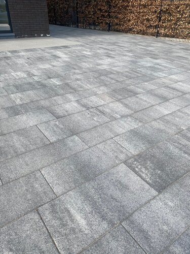 betontegels megategels megalinea rockstone slate grey oprit paden terras uitgewassen strak modern